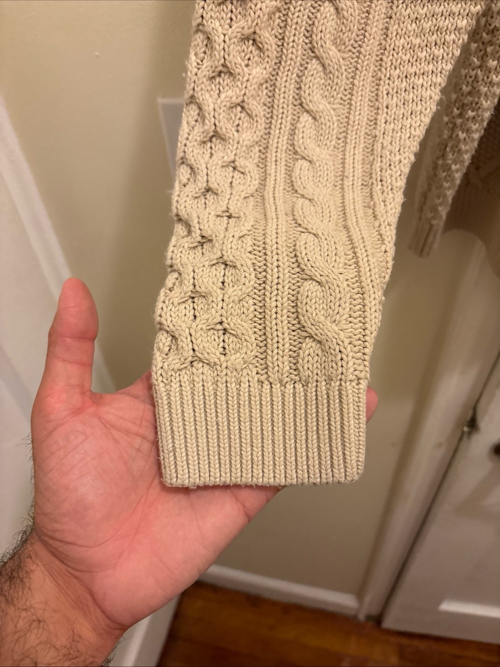 Men’s Nike Crewneck Cable Knit Sweater Beige size Medium - Picture 2 of 9